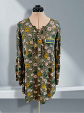 Load image into Gallery viewer, Goose Floral Blooms Bellsleeve Dress - Size Small