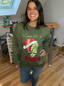 O Come All ‘Ye Grateful Green Santa Stealie Crewneck - Size S>2XL