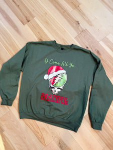 O Come All ‘Ye Grateful Green Santa Stealie Crewneck - Size S>2XL