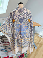 Load image into Gallery viewer, One of a Kind Dave Matthew’s Band Floral Kimono